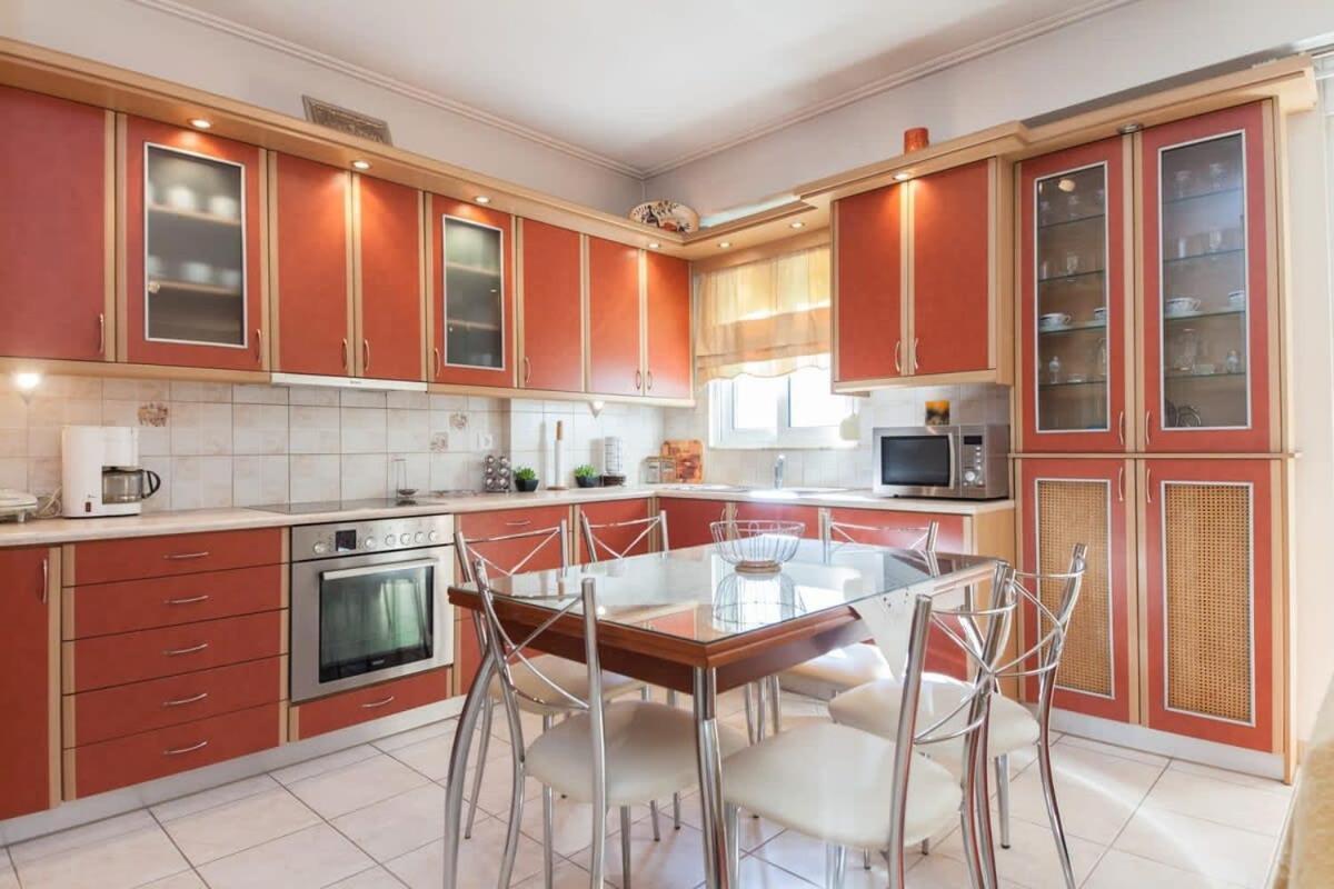 Scenic Balcony Apt In Vibrant Petralona Athens Ngoại thất bức ảnh