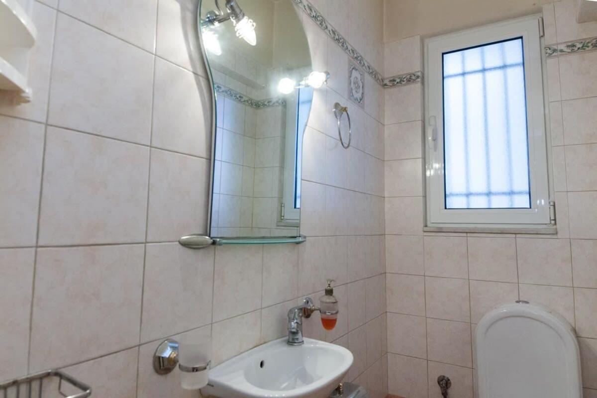 Scenic Balcony Apt In Vibrant Petralona Athens Ngoại thất bức ảnh