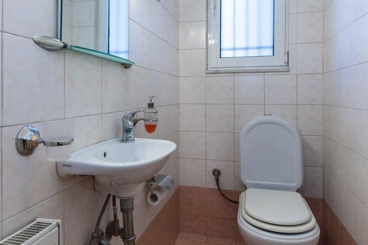 Scenic Balcony Apt In Vibrant Petralona Athens Ngoại thất bức ảnh