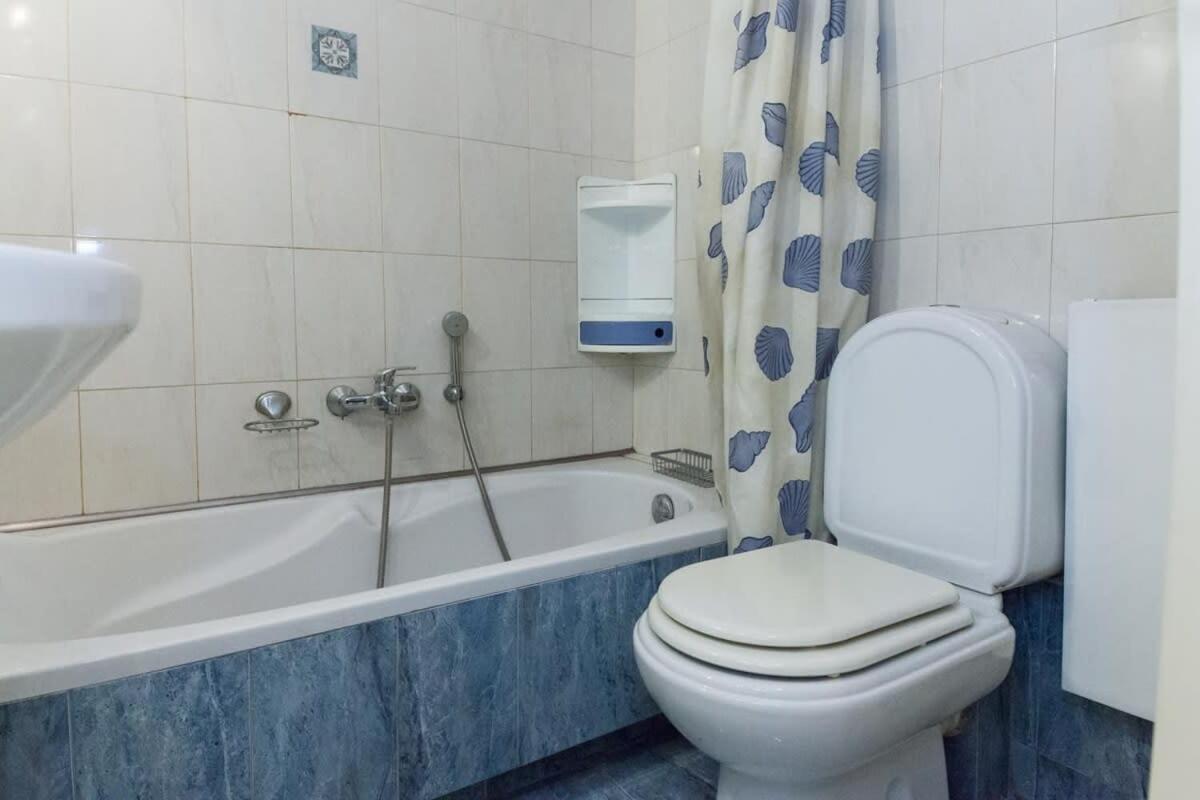 Scenic Balcony Apt In Vibrant Petralona Athens Ngoại thất bức ảnh