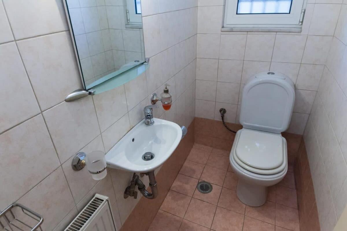 Scenic Balcony Apt In Vibrant Petralona Athens Ngoại thất bức ảnh